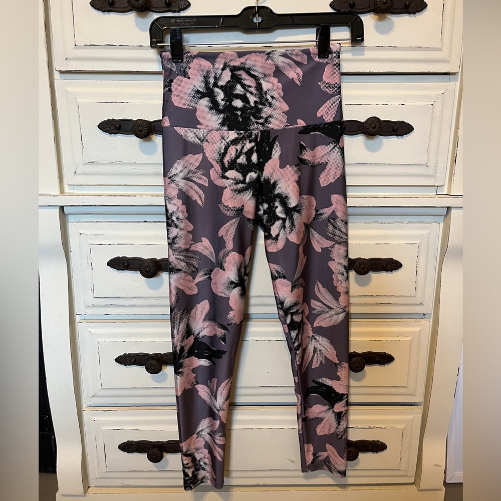 Onzie Flow Digital Floral crop legging tights